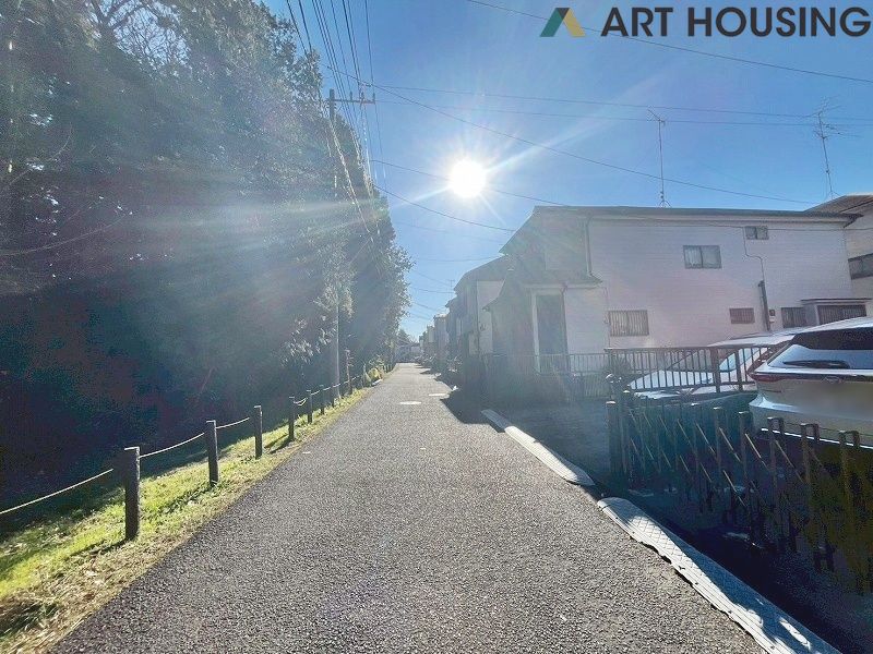 前面道路含む現地写真です