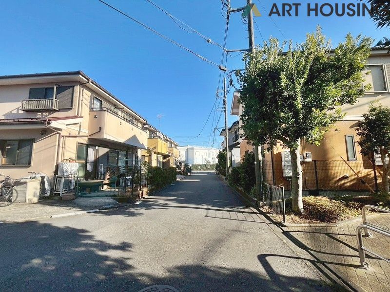 前面道路含む現地写真です