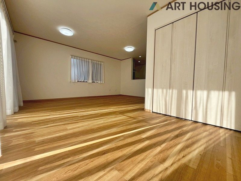 リビングにも収納がございます!