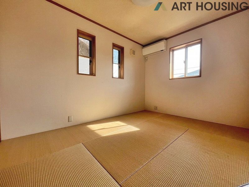 壁がフラットでモダンな見た目の大壁和室