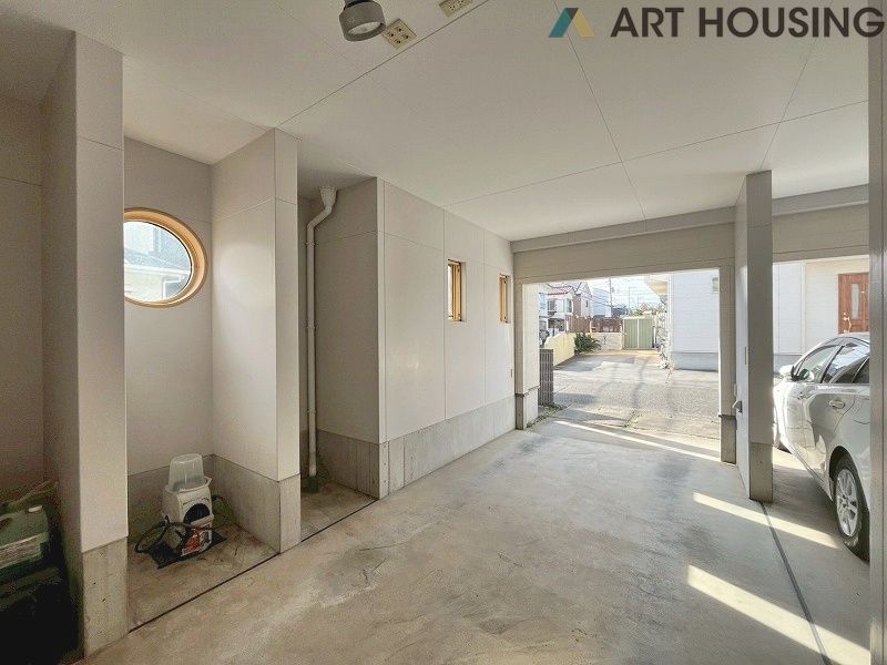 駐車場 - 直接玄関へ出入りができる便利なビルトインガレージで雨の日のお買い物も荷物が濡れる心配がありません♪