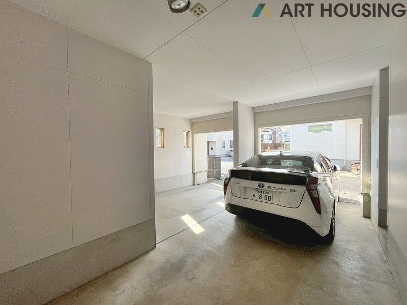 駐車場 - 雨風や雪、紫外線などから車を守るビルトインガレージ