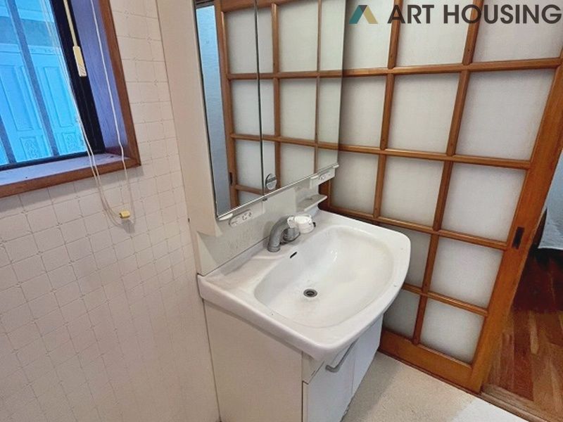 洗面 - 朝の支度にも助かる、独立の洗髪洗面化粧台