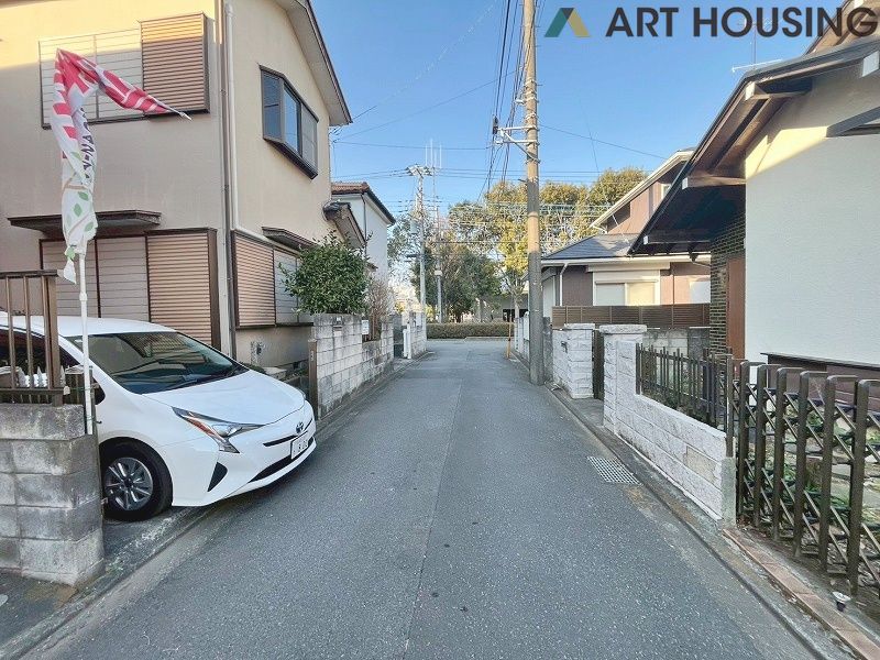 前面道路含む現地写真です