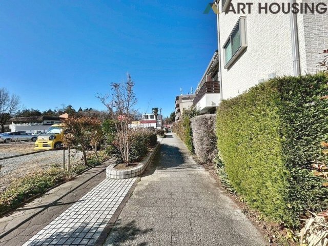 建物南側は緑道になっており、陽当たり良好です!