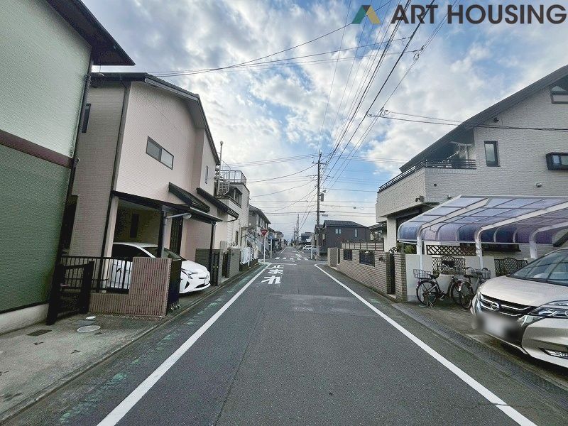 前面道路含む現地写真です