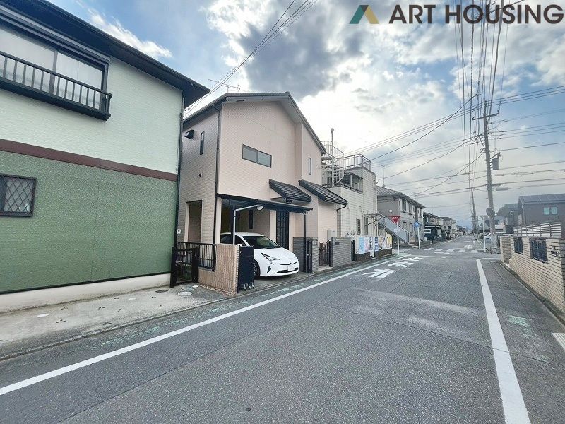 前面道路含む現地写真です