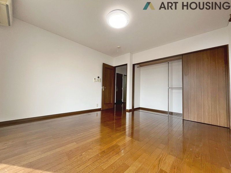 寝室 - 落ち着いて過ごせるお部屋なので、寝室にいかがでしょうか