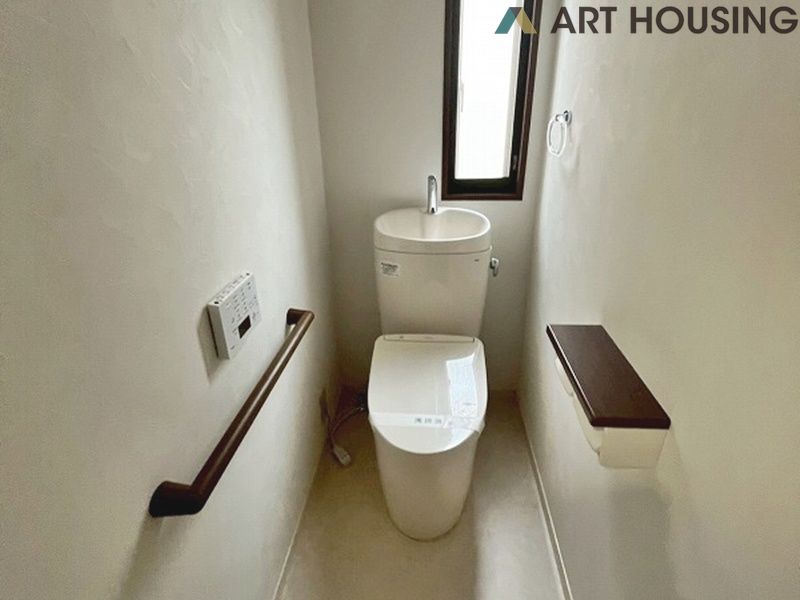 トイレ - 落ち着いた色調のトイレです