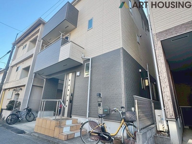 外観 - 収納充実の4LDK