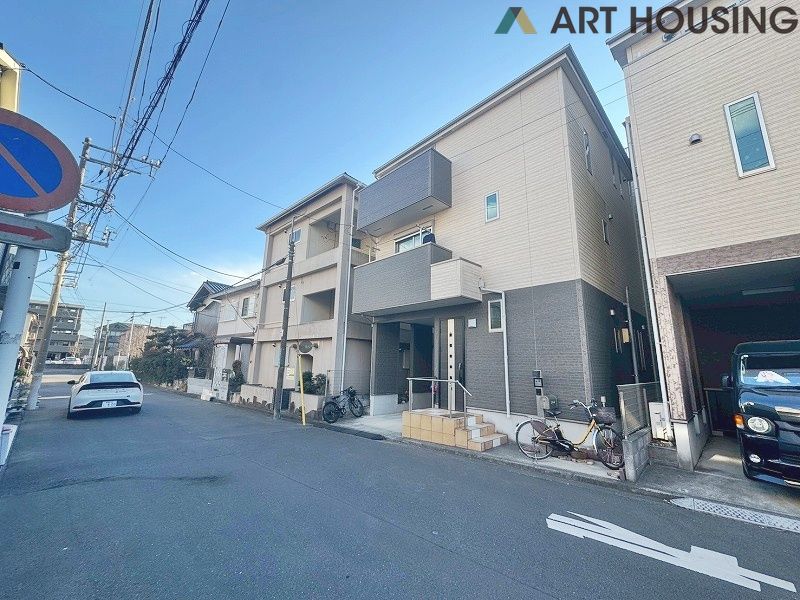 前面道路含む現地写真です