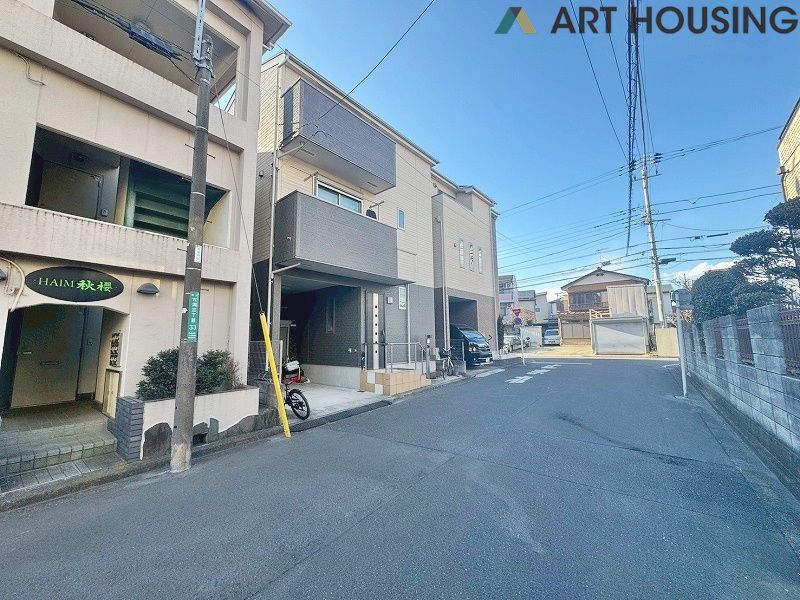 前面道路含む現地写真です