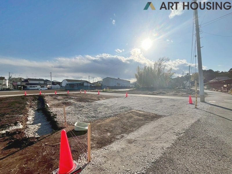 前面道路含む現地写真です