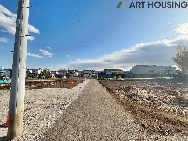 前面道路含む現地写真です