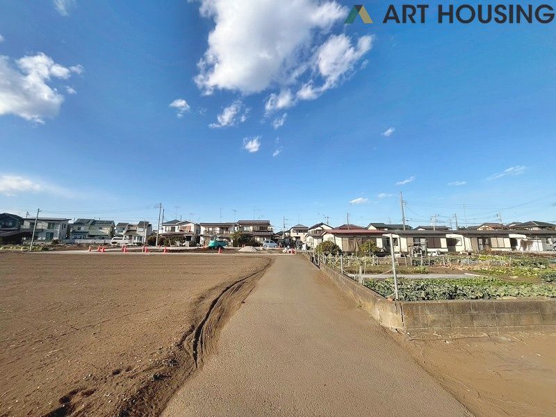 前面道路含む現地写真です