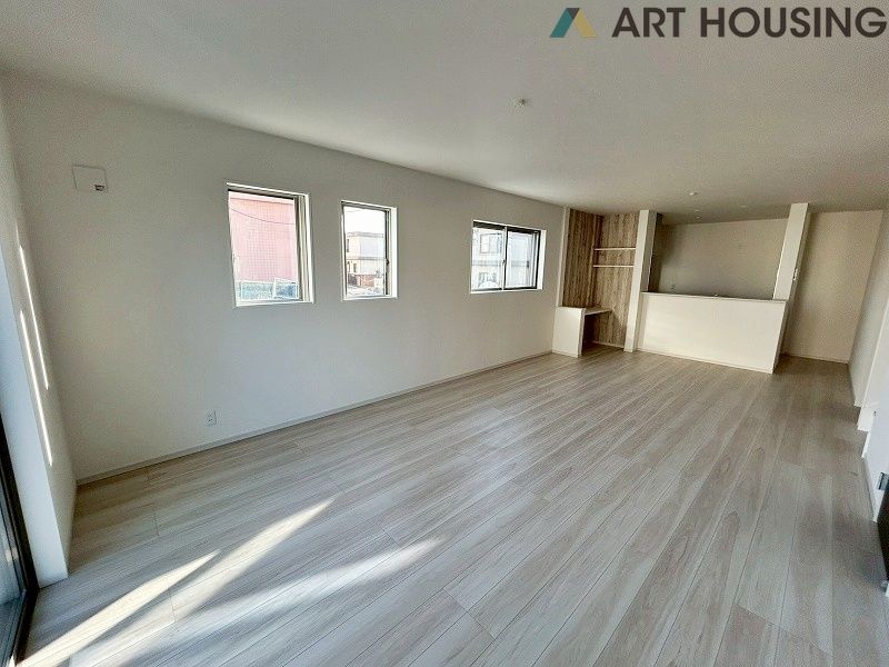 20帖の広々としたリビングはスタディカウンター付き♪