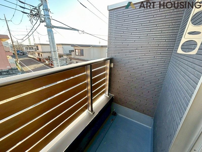 バルコニー - 開放的で明るい空間を演出してくれるバルコニーです