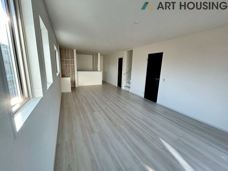 20帖の広々としたリビングはスタディカウンター付き♪