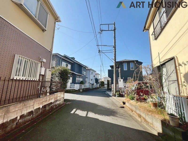 前面道路含む現地写真です