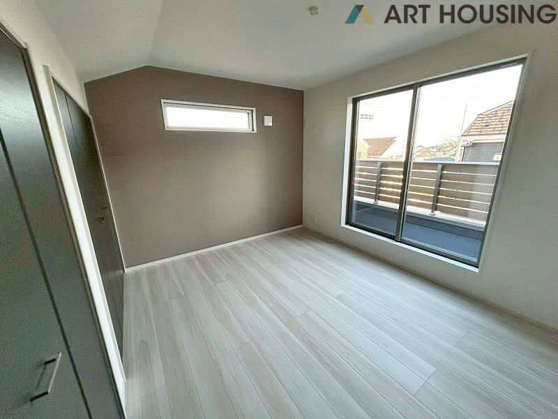 寝室 - 落ち着いた色調の寝室です