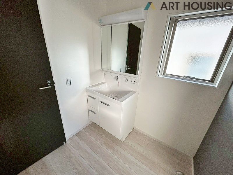 洗面 - 朝の支度にも助かる、独立の洗髪洗面化粧台