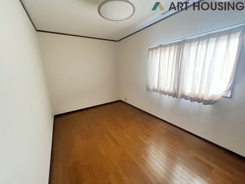 明るい洋室です