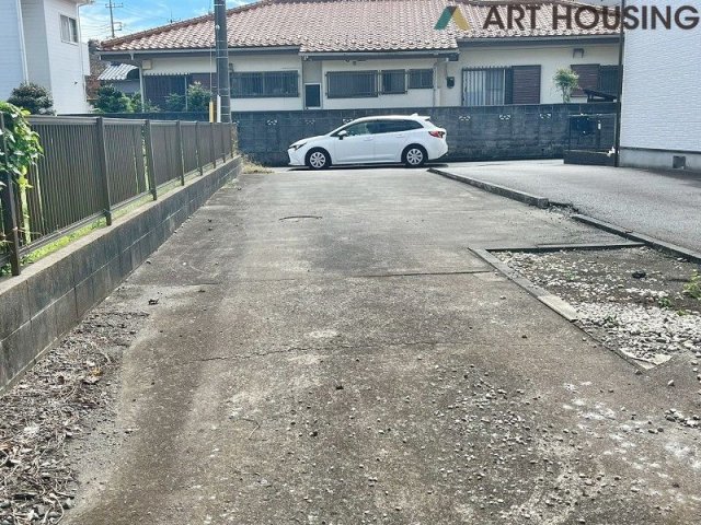 前面道路含む現地写真です