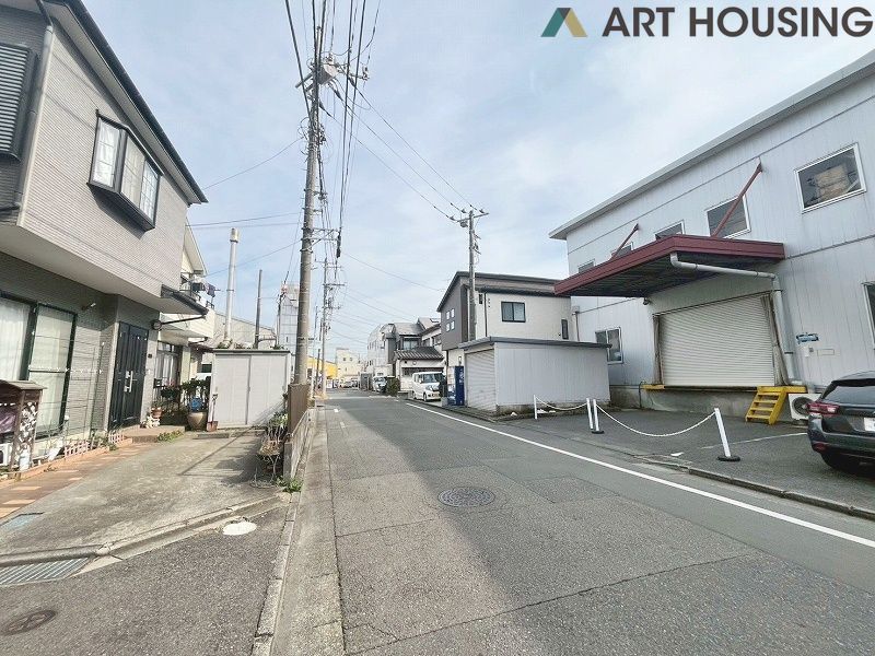 前面道路含む現地写真です