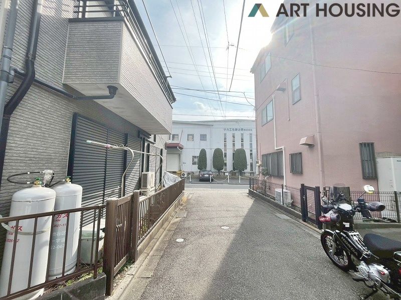 前面道路含む現地写真です