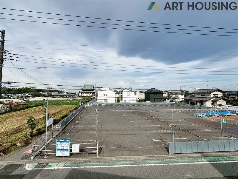 前面に建物がなく開放的です