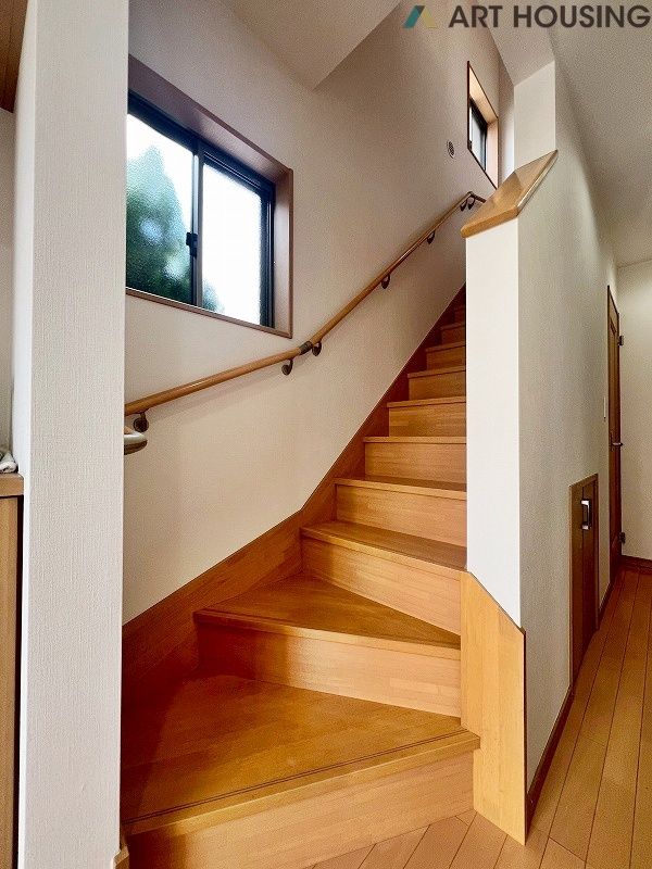 階段手摺付で安心!