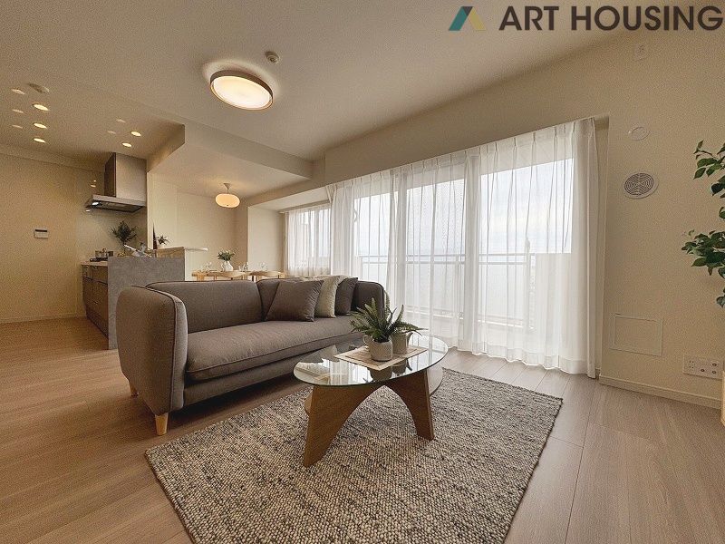 高層階・南向きの明るいリビング