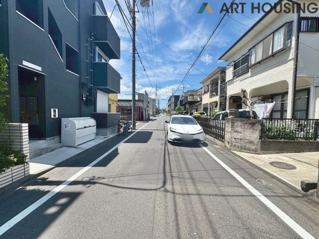 前面道路含む現地写真です