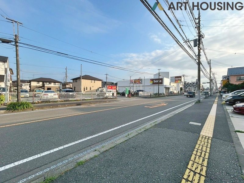 前面道路含む現地写真です