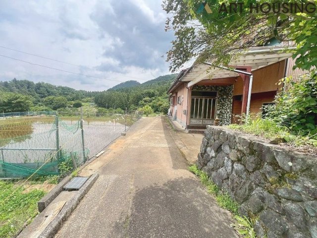 前面道路含む現地写真です