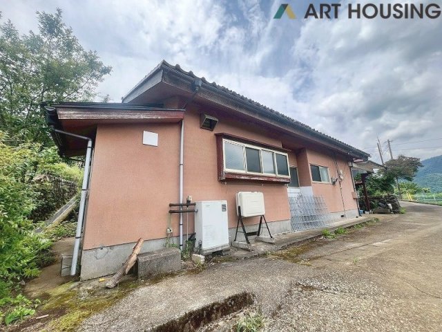外観 - 季節の移ろいを身近に感じる、自然豊かな住環境