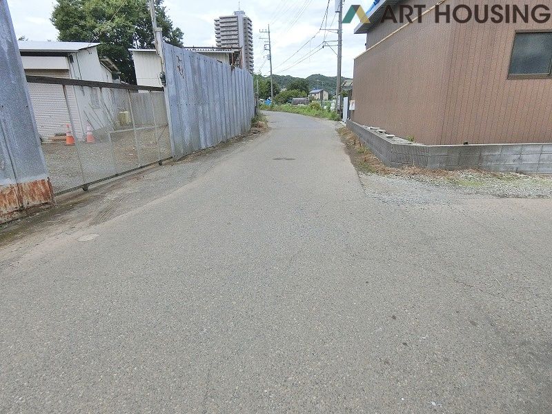 前面道路含む現地写真です