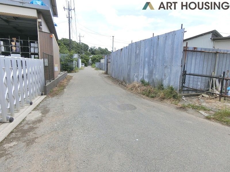 前面道路含む現地写真です