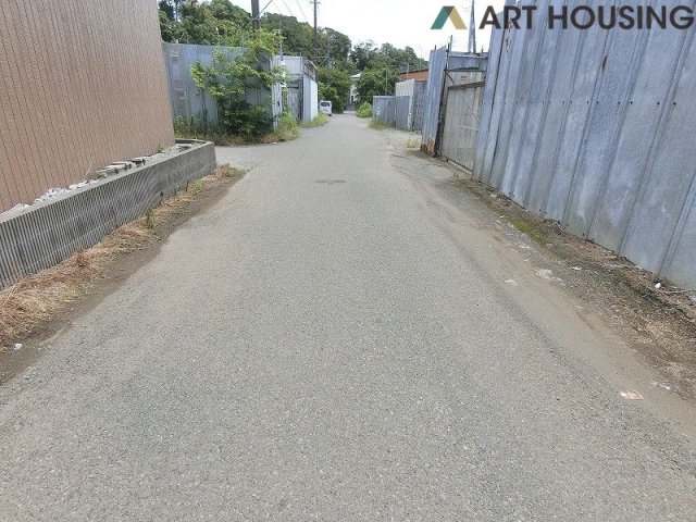 前面道路含む現地写真です