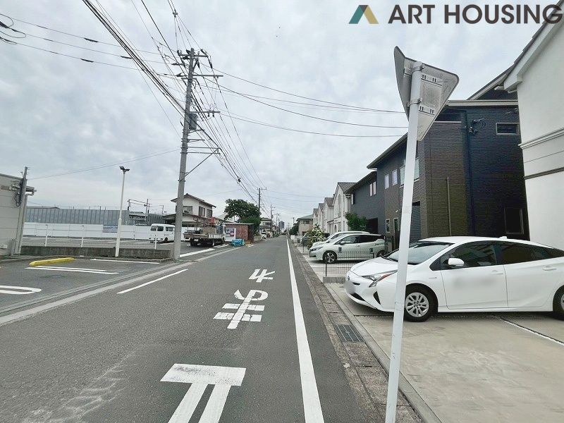 前面道路含む現地写真です