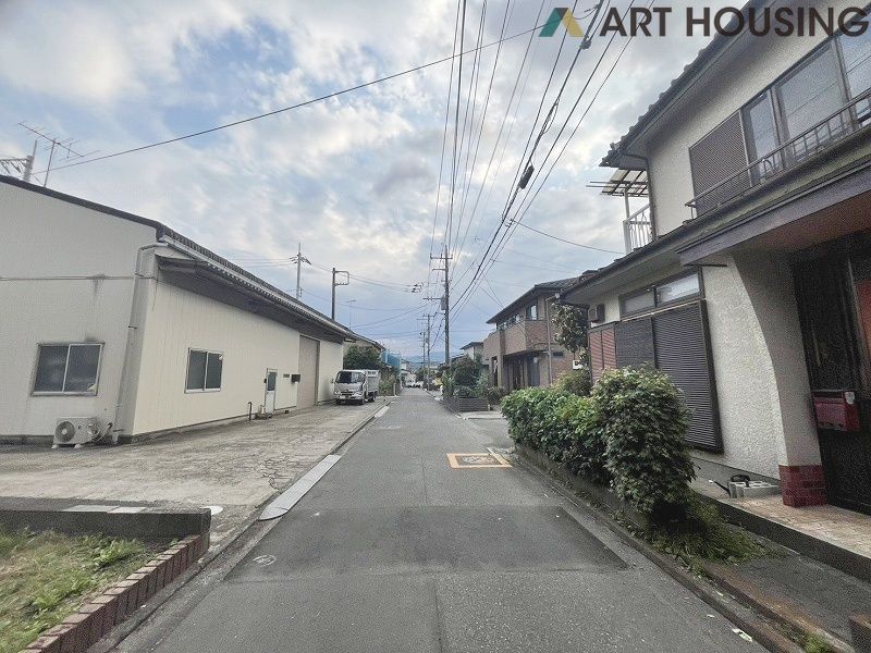 前面道路含む現地写真です