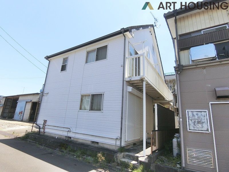 外観 - 南西向きバルコニーで陽当たり良好です