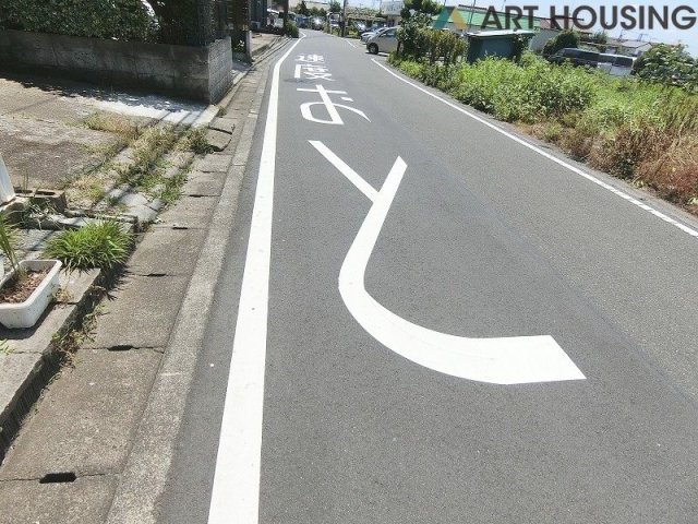 前面道路含む現地写真です