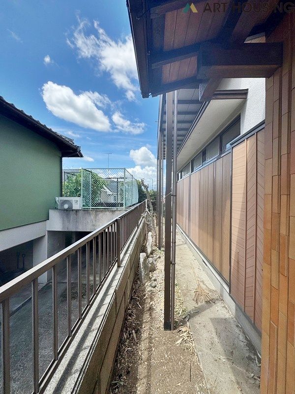 外観 - 車通りの少ない閑静な住宅街