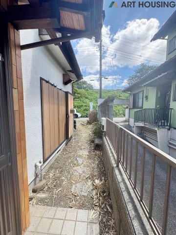 外観 - 車通りの少ない閑静な住宅街