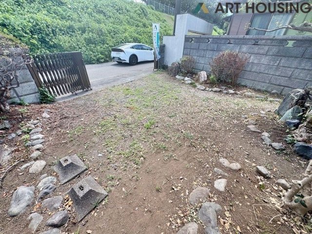 外観 - お庭や並列駐車も叶うゆとりの広さ
