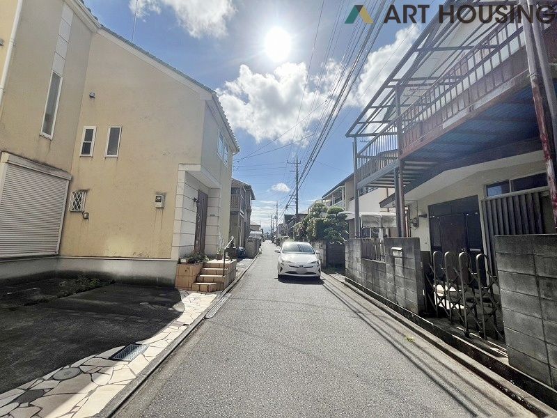 前面道路含む現地写真です