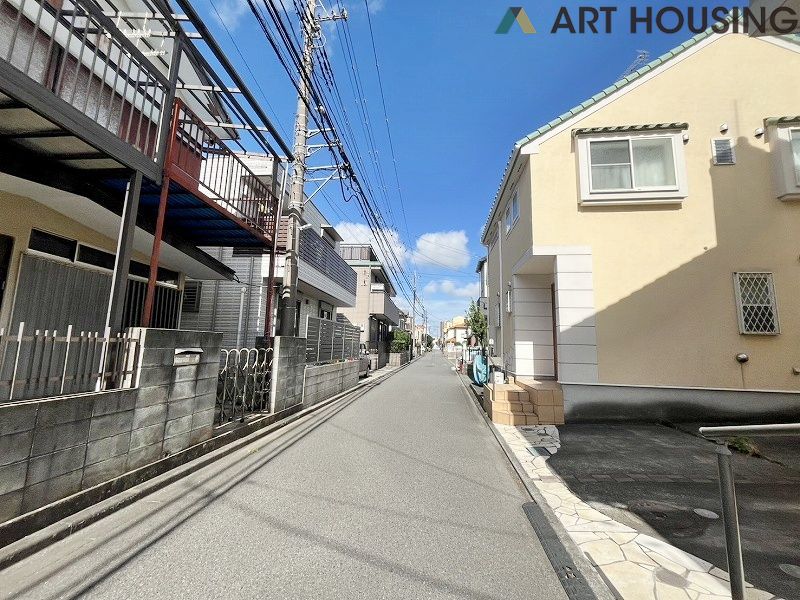 前面道路含む現地写真です