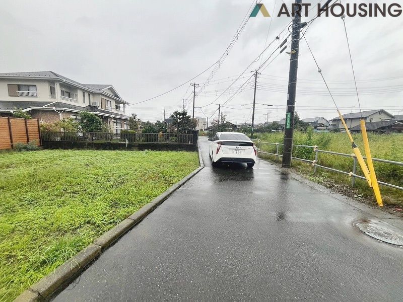 前面道路含む現地写真です