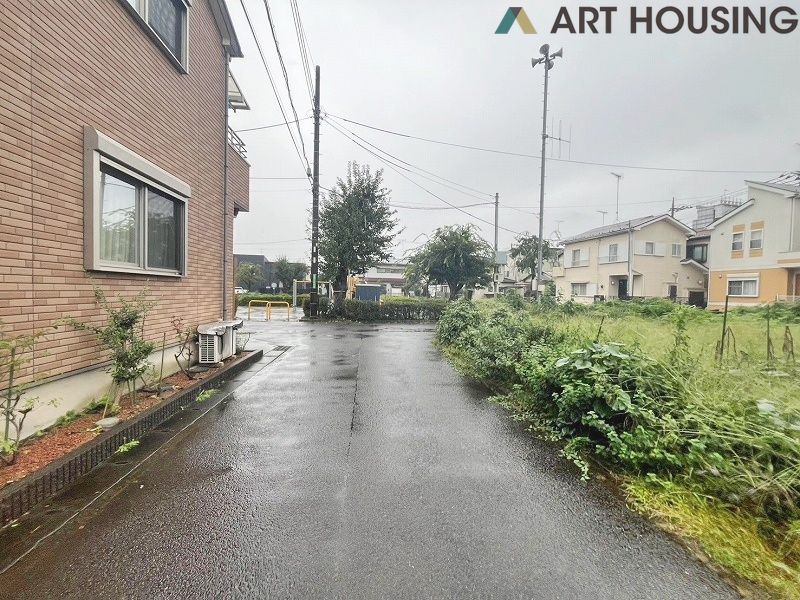 前面道路含む現地写真です